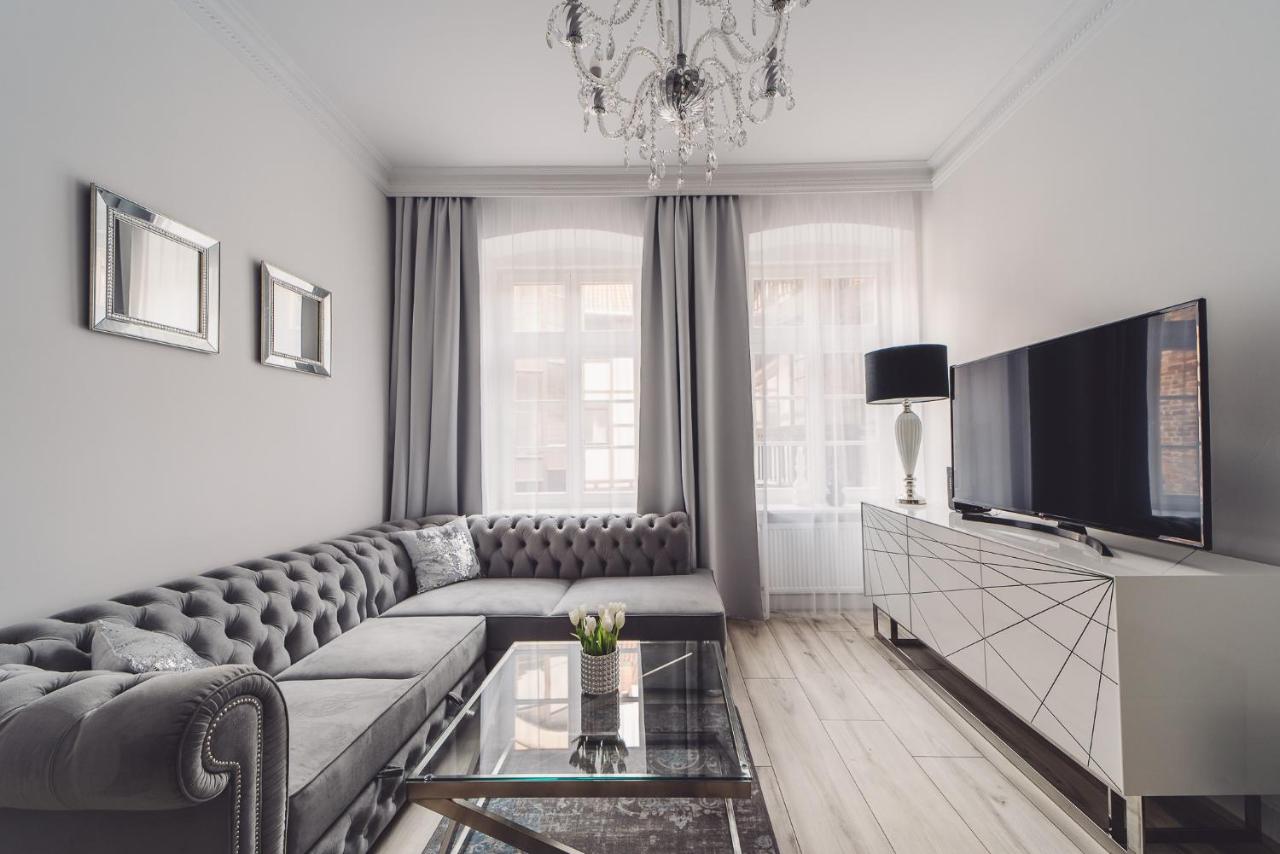 Deluxe One-Bedroom Apartment