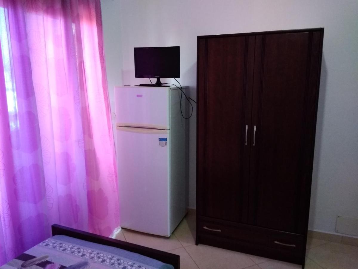 Dreibettzimmer mit Stadtblick