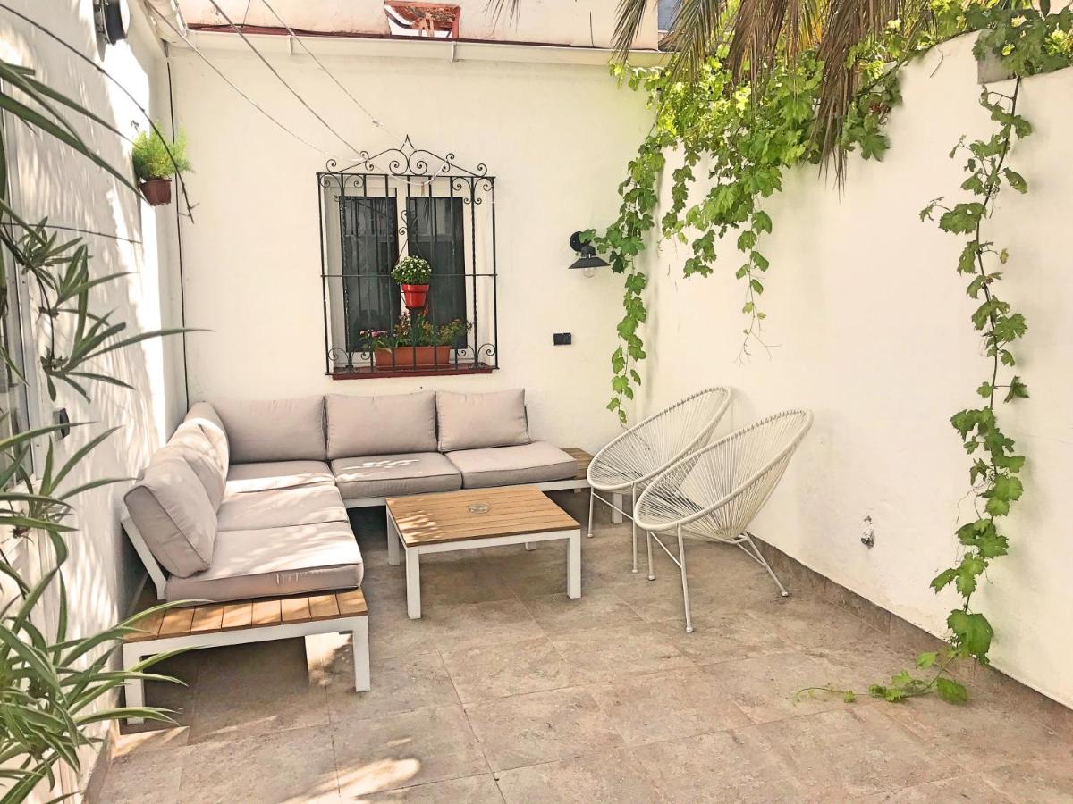 Town House with Patio in Quiet Residential Area 10 Min from Beach - B&B Torremolinos