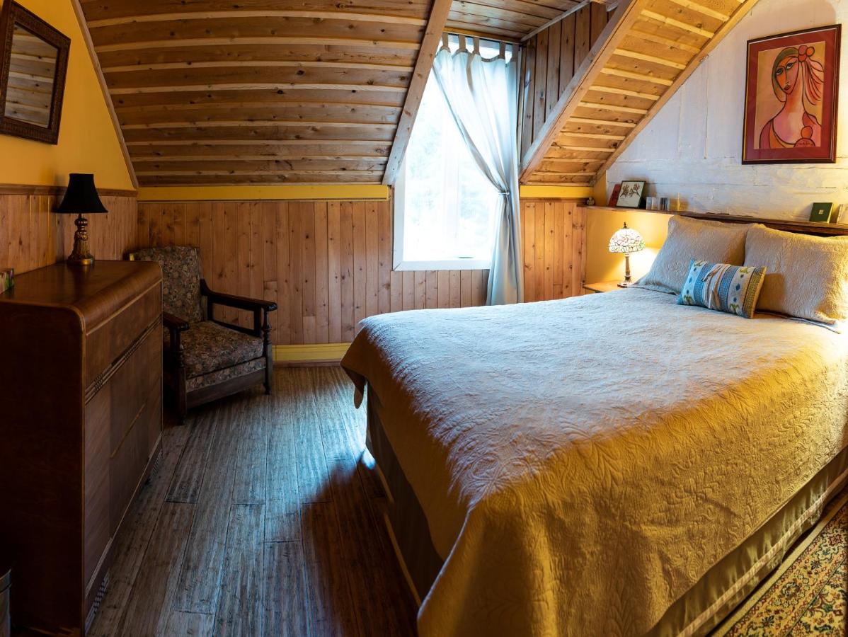 Standard Queen Room