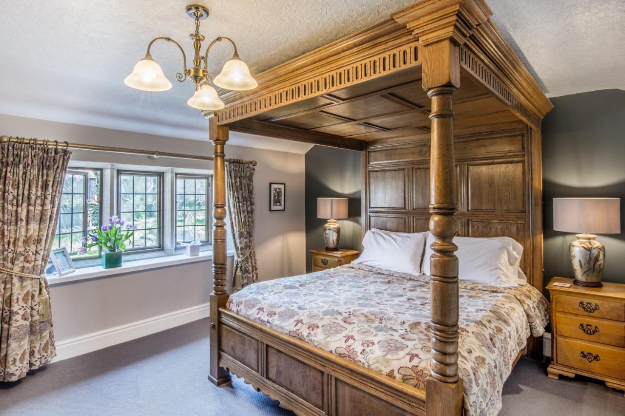 Old Hall Four Poster with Balcony