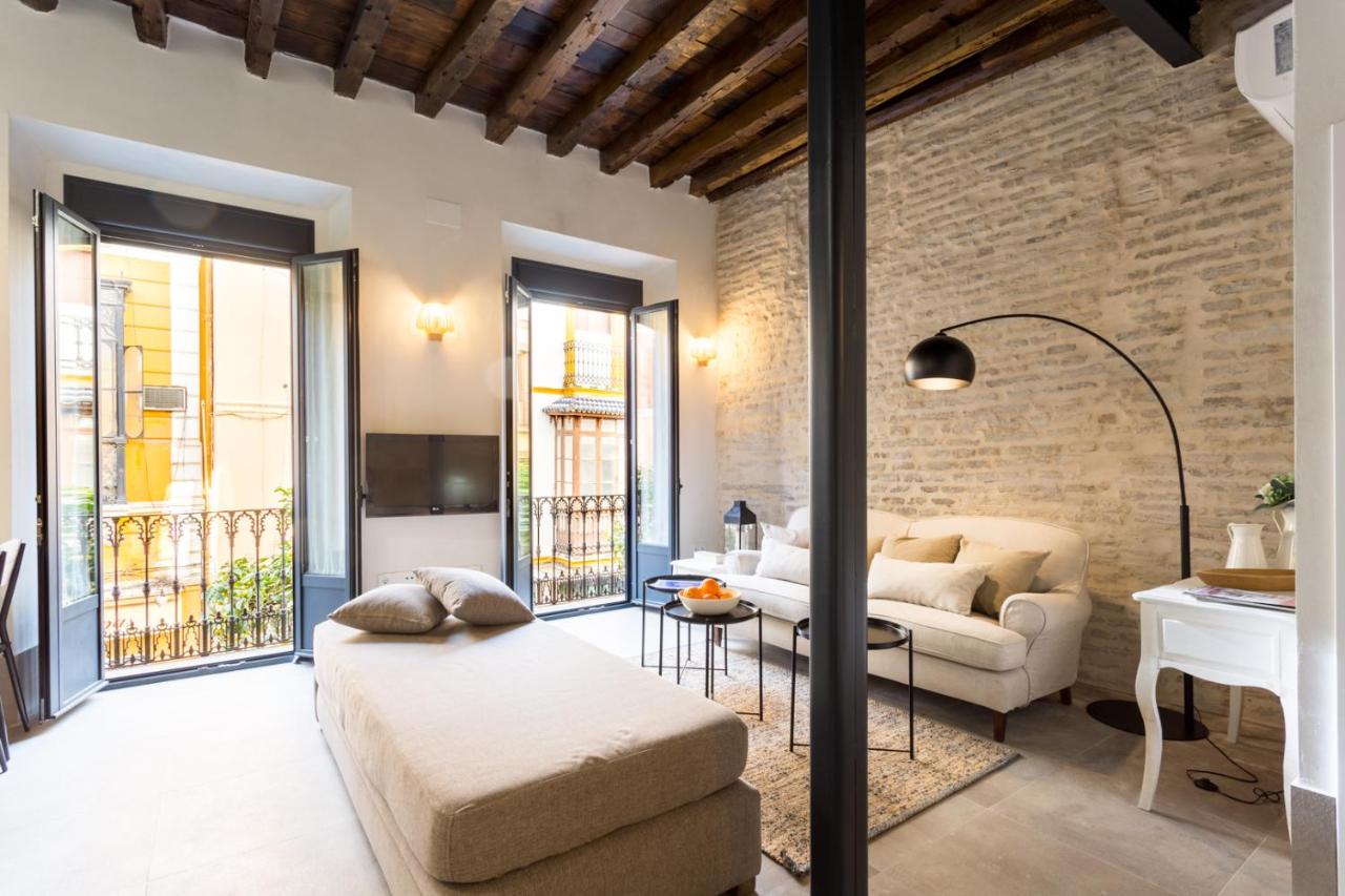 B&B Seville - Oak & Sandstone Studio - Space Maison Apartments - Bed and Breakfast Seville