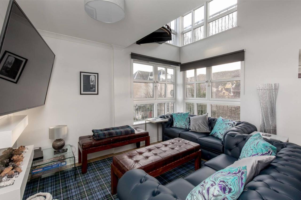 B&B Edinburgh - JOIVY Cool Space Old Town 3Bed Apt with Balcony and Parking - Bed and Breakfast Edinburgh