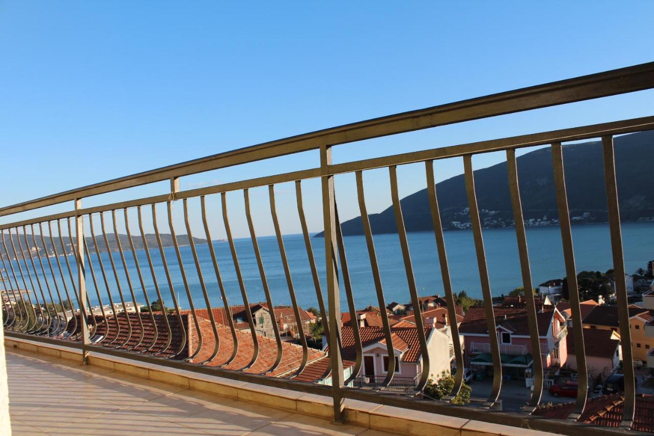 One-Bedroom Apartment with Sea View
