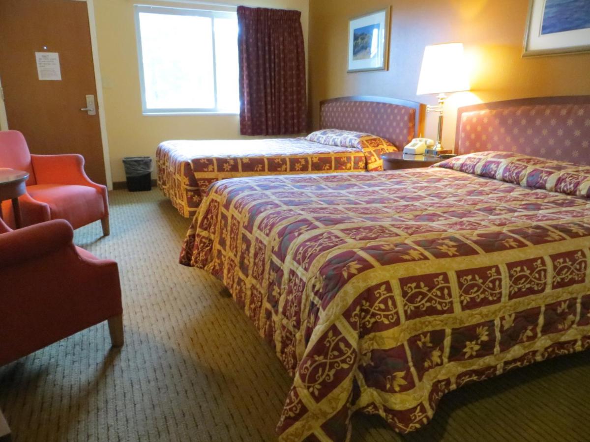 Queen Room with Two Queen Beds - Non-Smoking