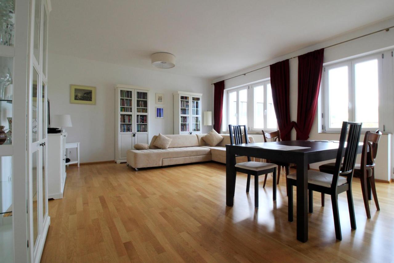 Luxury city apartment - view of river and castle - B&B Würzburg