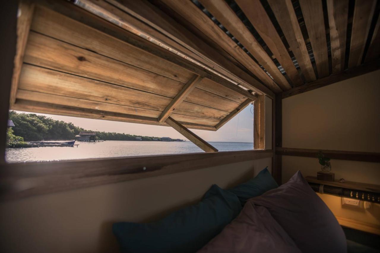Tweepersoonskamer met Uitzicht op Zee en een Gedeelde Badkamer