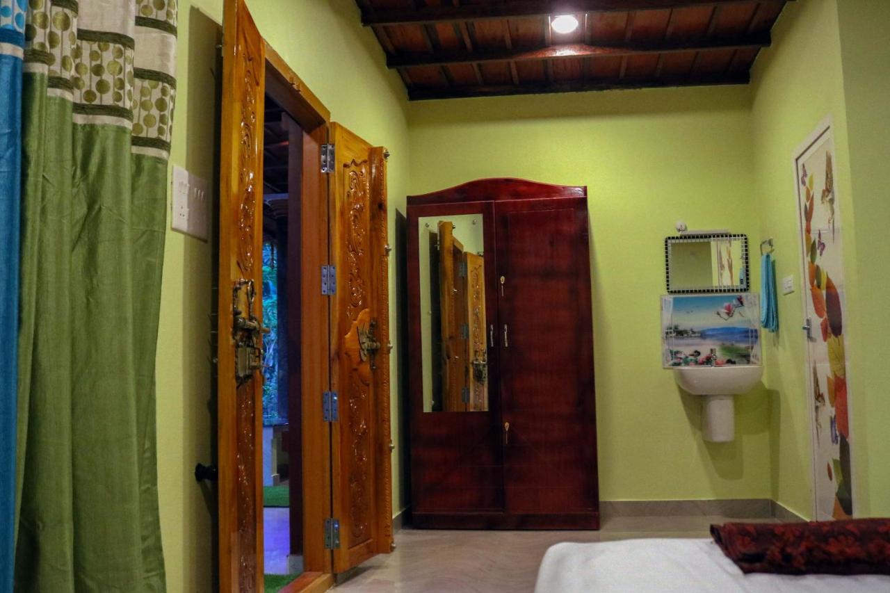 Deluxe Double Room (2 Adults + 1 Child)