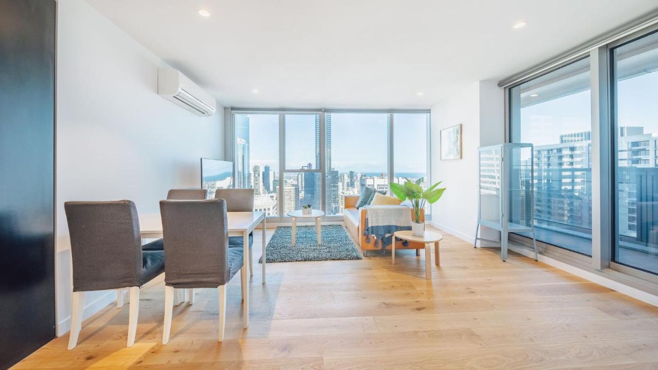 Magnificent 2-bedroom apartment - Skyline view, CBD location - Ferienwohnung