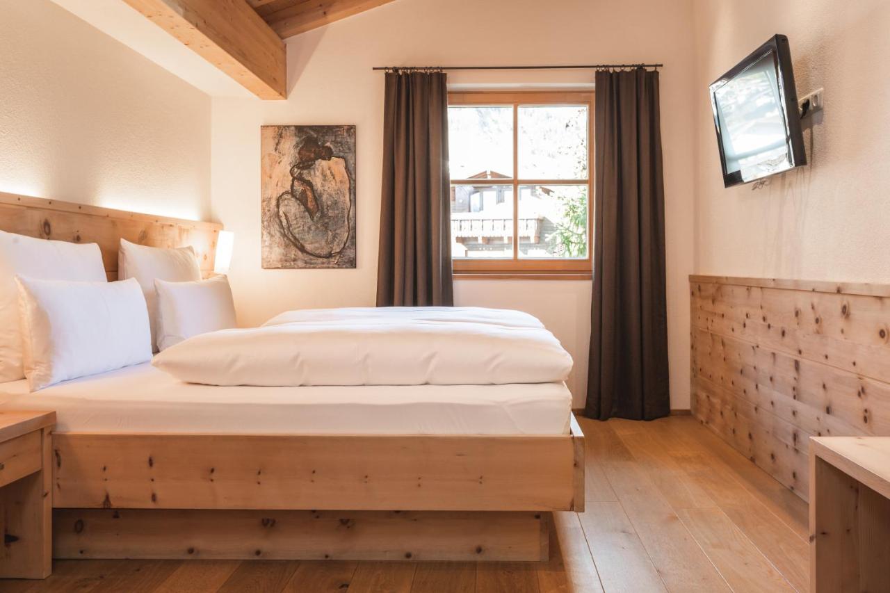 Luxury One-Bedroom Apartment with Terrace