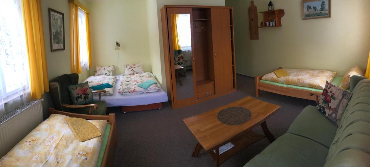 Vierbettzimmer mit eigenem Bad