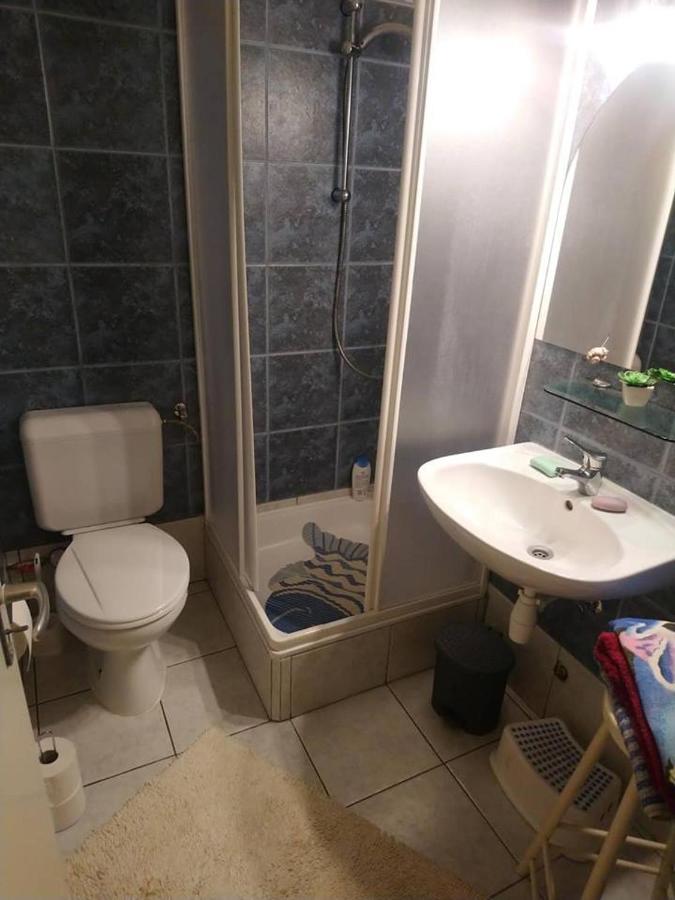 Deluxe Room (2 Adults + 1 Child)