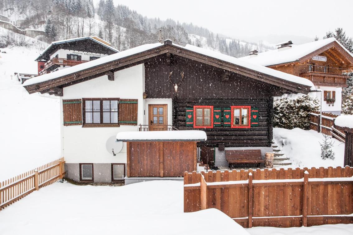 Chalet Appartement Alpenherz - Chambres d'hôtes Saalbach
