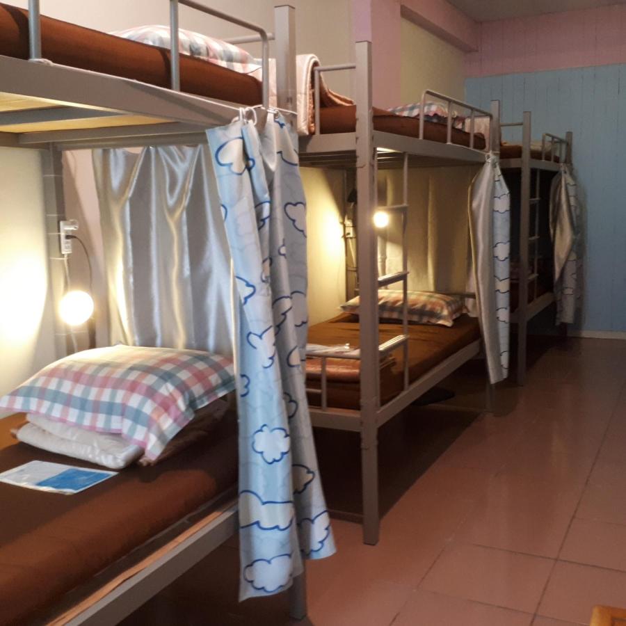 Bed in een Gemengde Slaapzaal met 6 Bedden