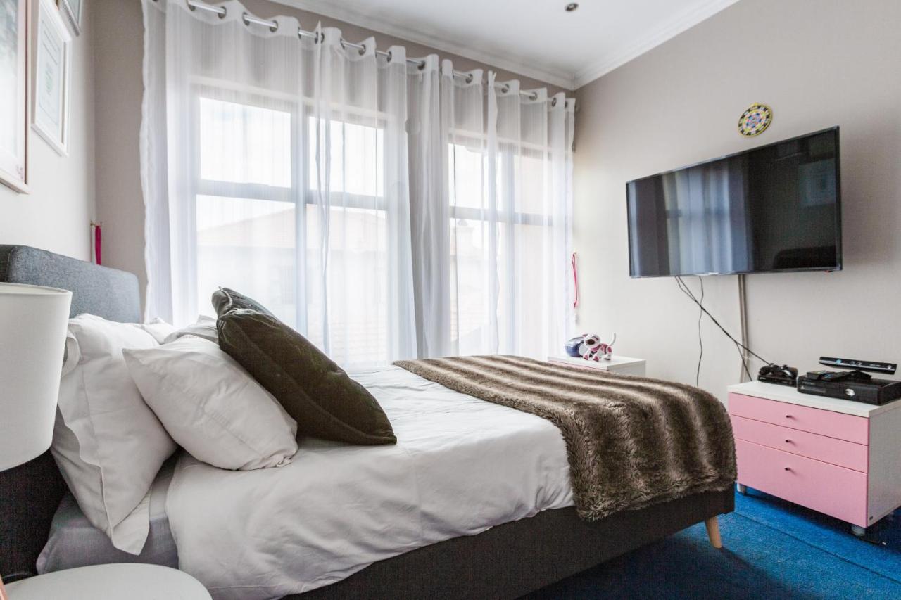 Alimama Spaces: Manson Mansion - Ferienwohnung Randjesfontein