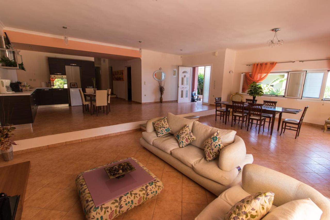 Traditional Fishing Village Apartments - Bed and Breakfast Boúkaris