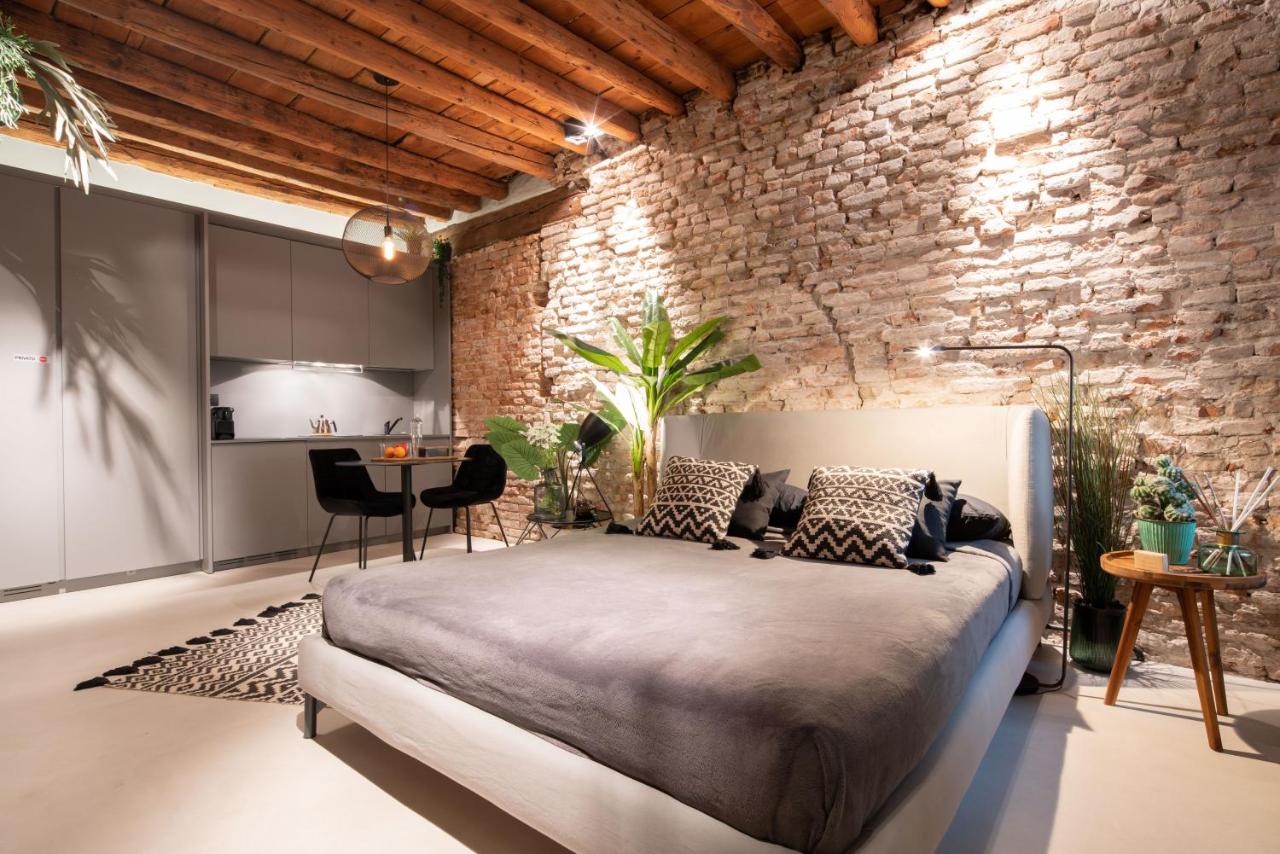 B&B Padova - OFFICINE CAVOUR Piazza Cavour - Bed and Breakfast Padova