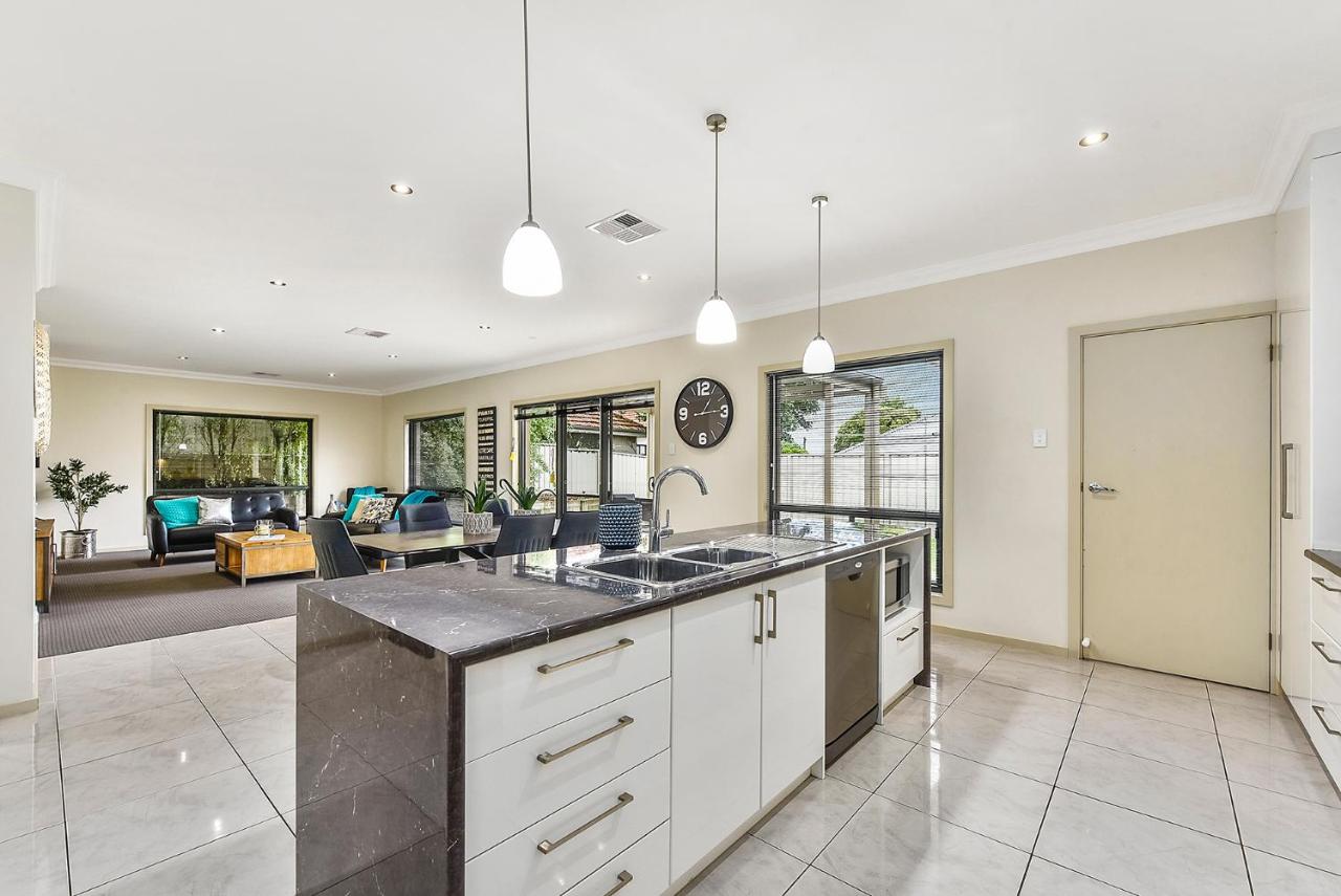 Accommodation On Lansell 1 being Unit 1 of 6 Lansell Street - Bed and Breakfast