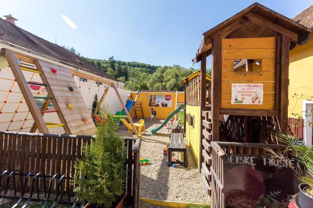 Country Saloon - B&B