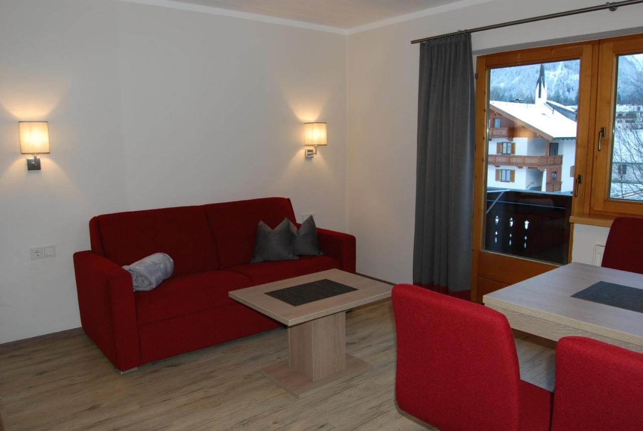Apartment with Balcony and Mountain View
