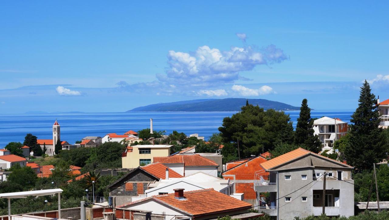 Monolocale con Balcone e Vista Mare Parziale