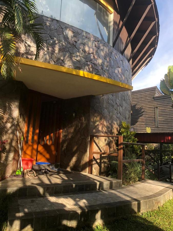 Villa Klub Bunga, 3 BDR with kid's pool - B&B Batu