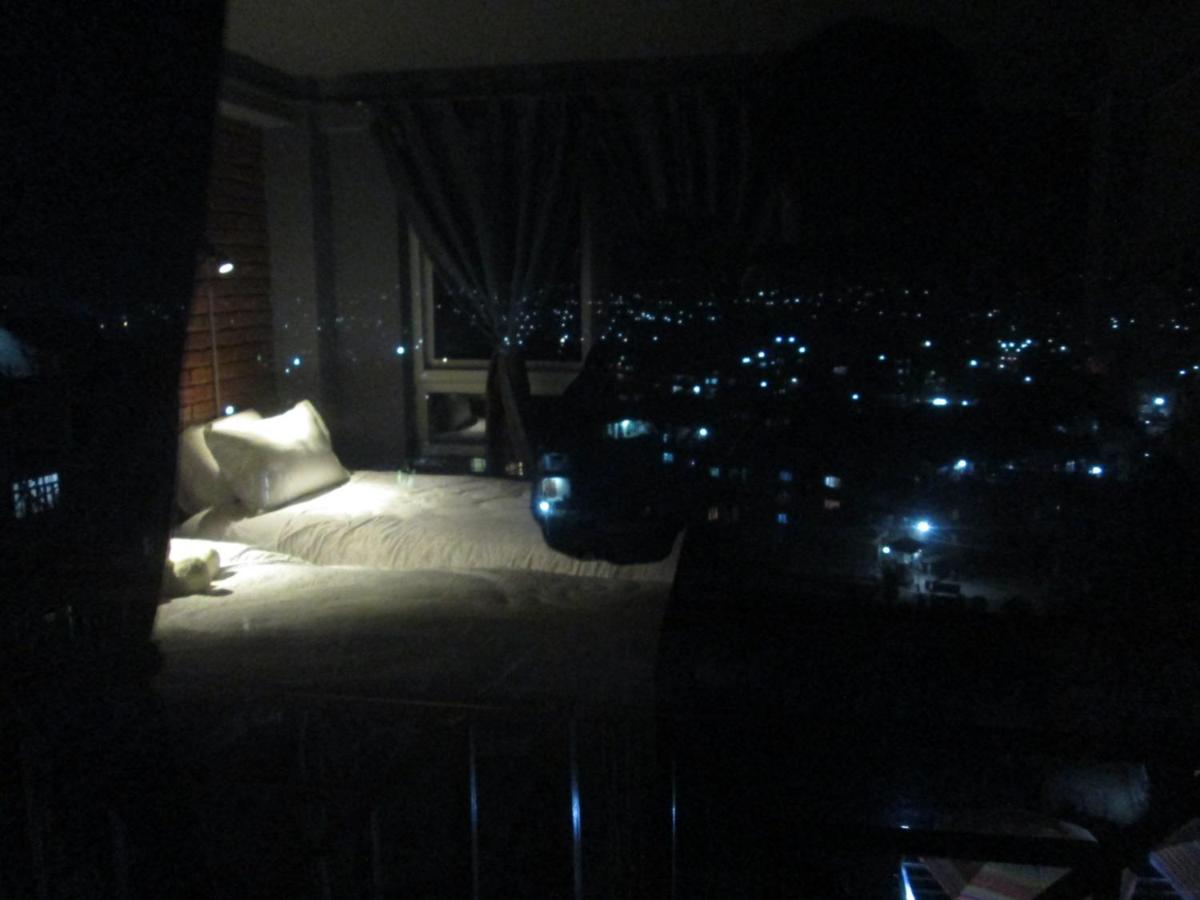Cafe Beyond and Guest House - B&B