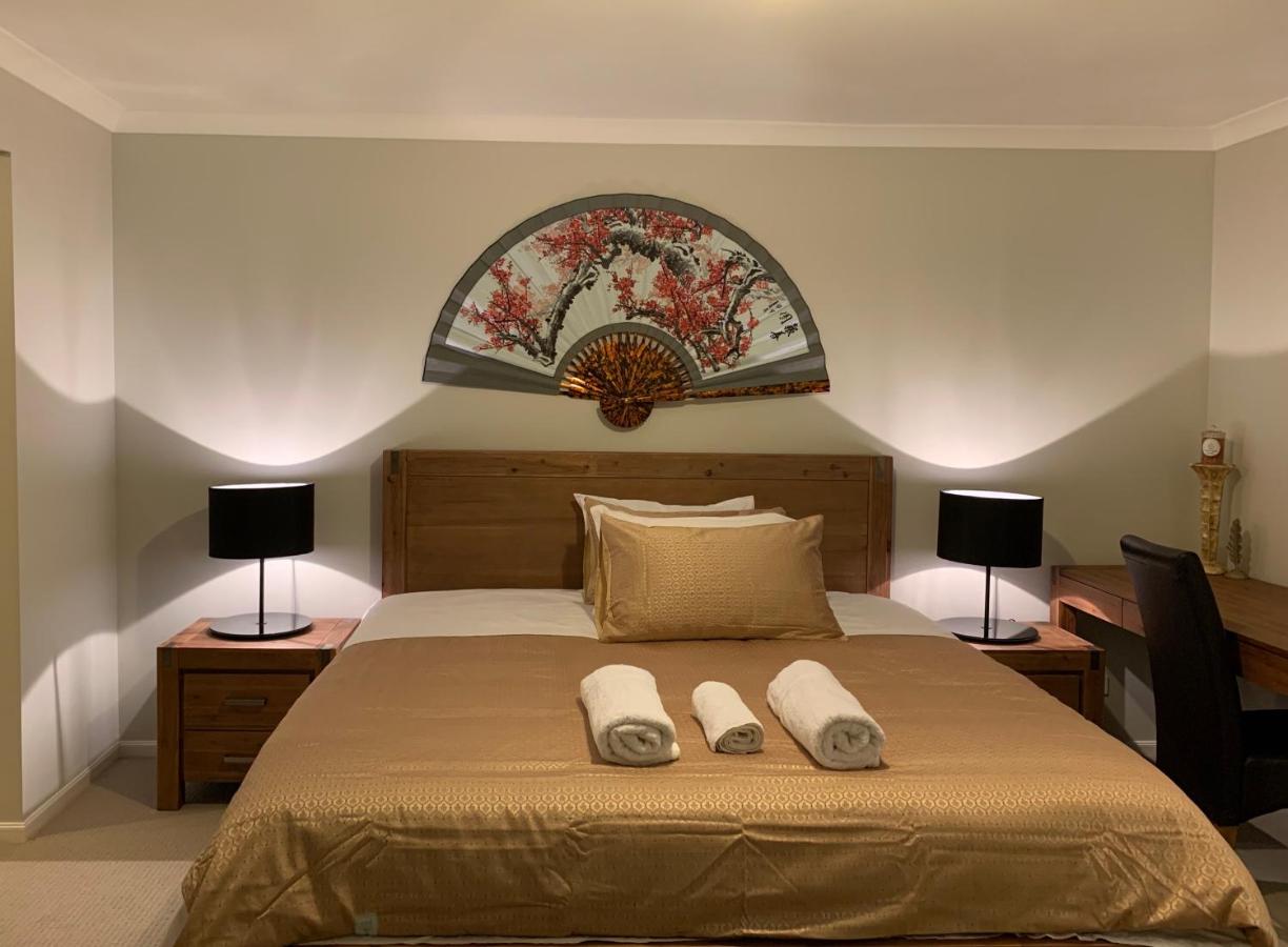 King Room with Shower and Balcony