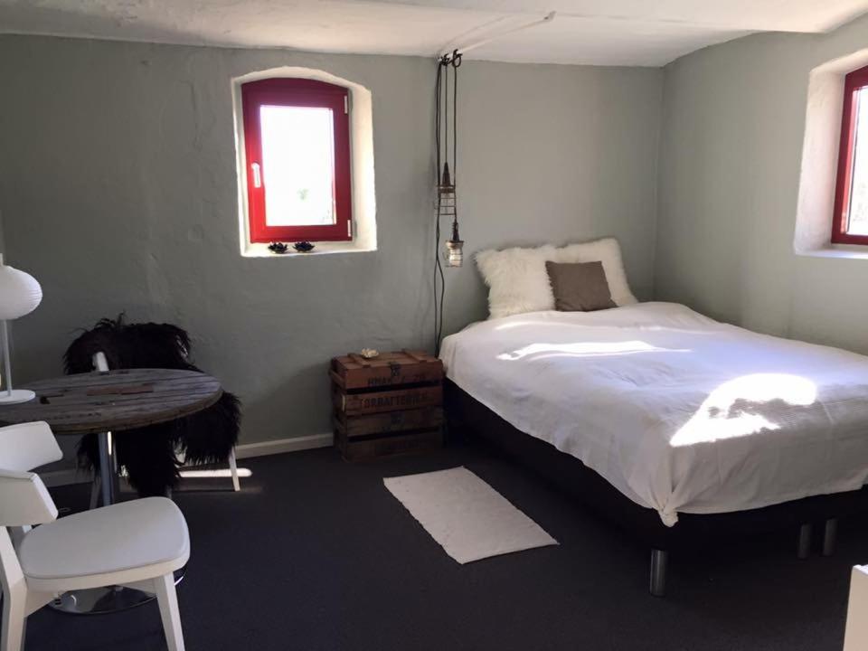 Zimmer mit Kingsize-Bett