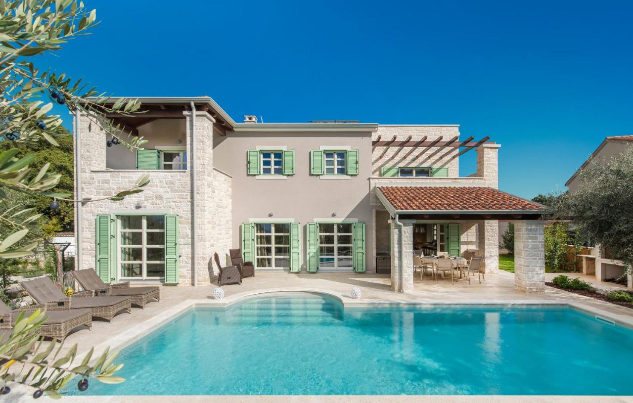 Design and Luxury Villa with Pool - B&B Kukci