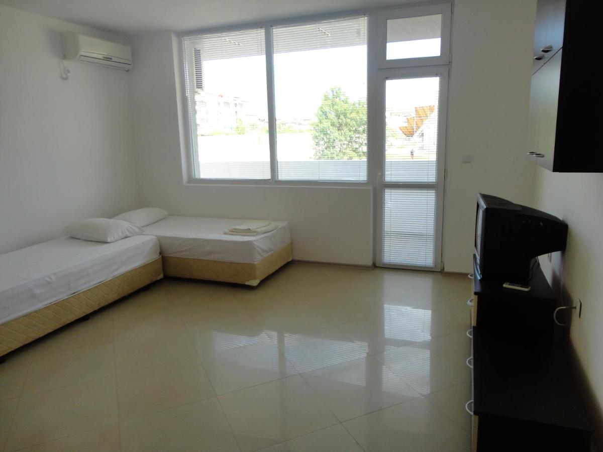 One-Bedroom Apartment with Terrace