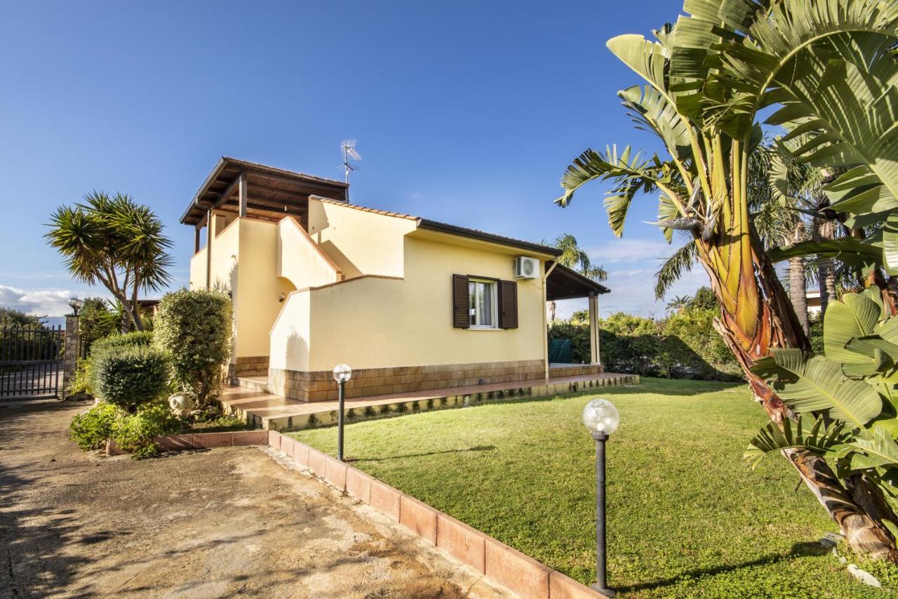 Villa mit 3 Schlafzimmern, Terrasse, 2 Bädern und Privatgarten