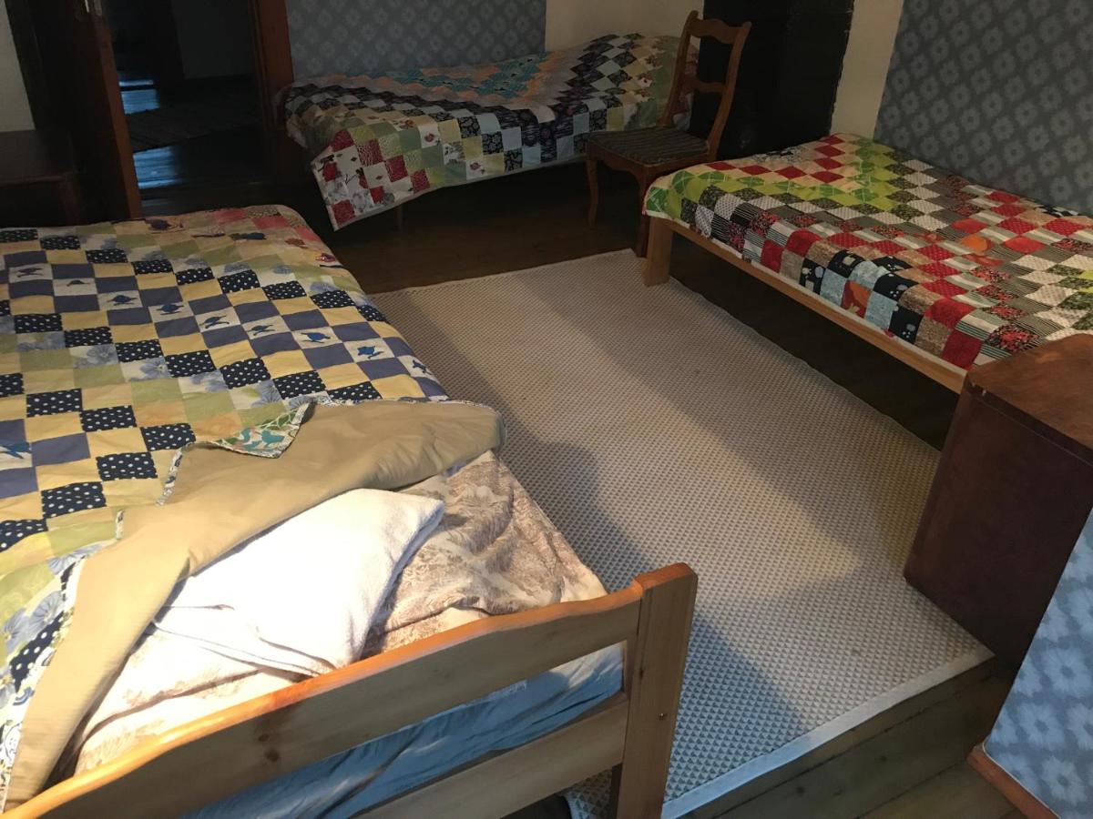 Dreibettzimmer mit Gartenblick