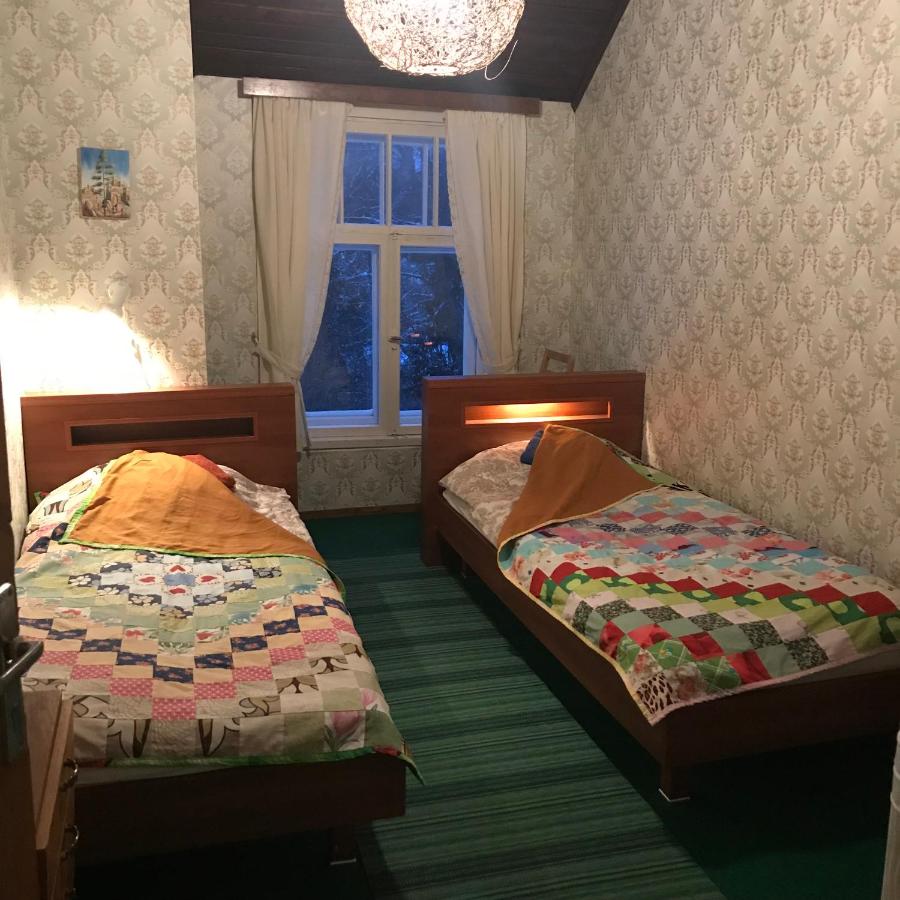 Zweibettzimmer mit Gartenblick