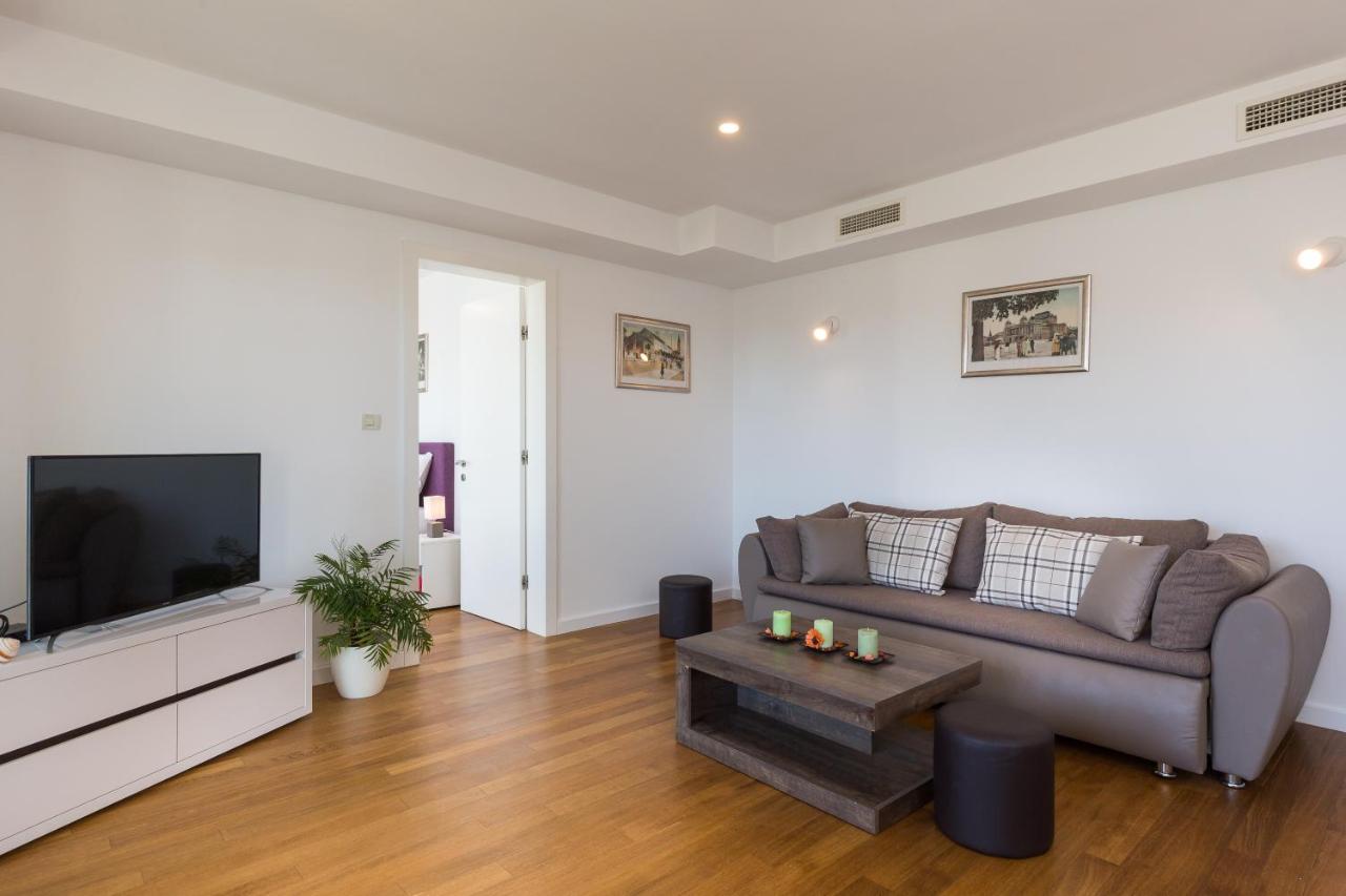 Apartamento Confort de 1 dormitorio con balcón y vistas parciales al mar