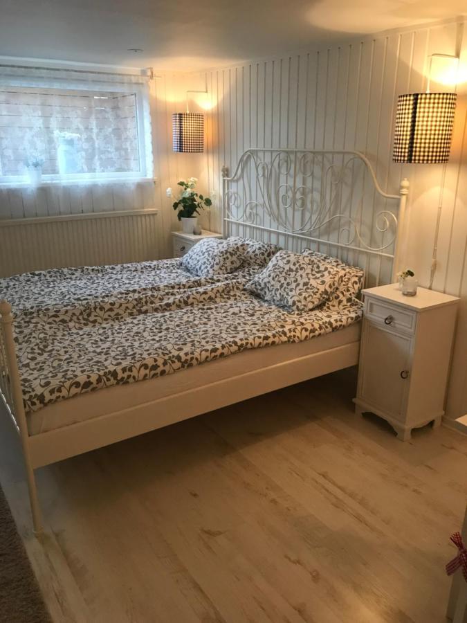 B&B Gränna - Room with pentry, separate entrance, no cardpayment - Bed and Breakfast Gränna