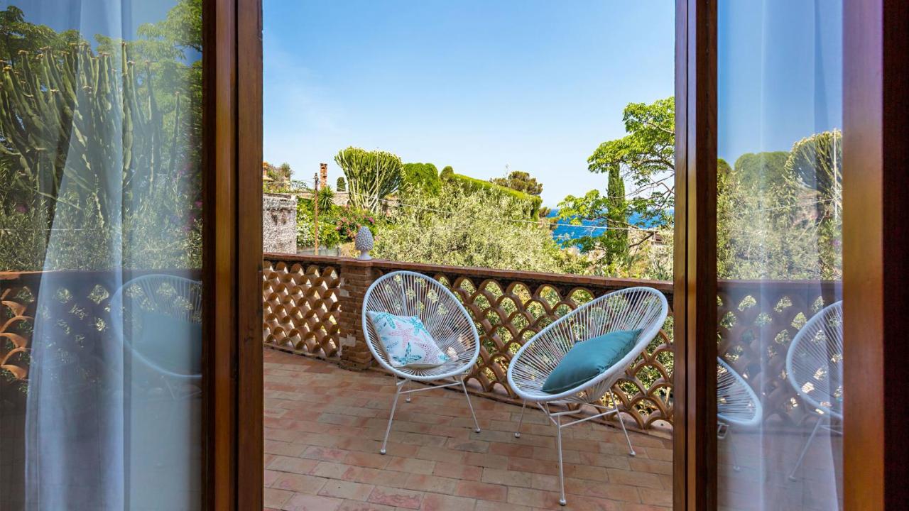 Apartment with Garden View