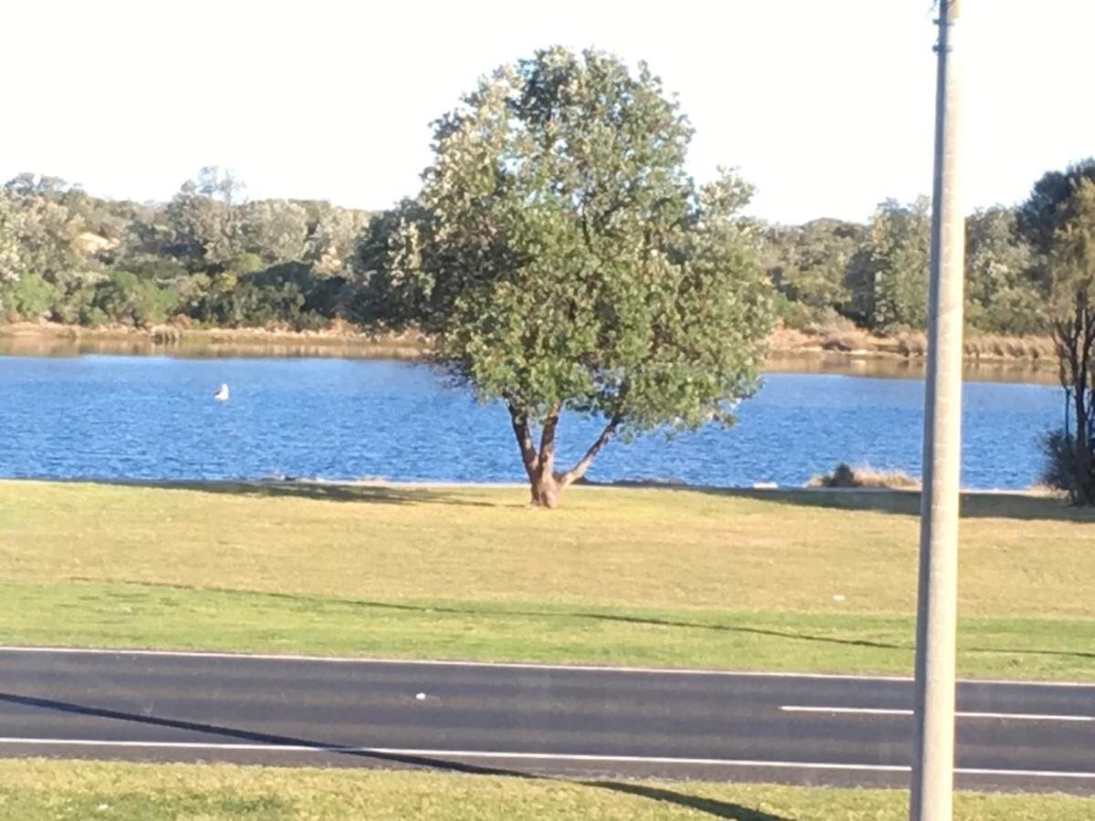 B&B Lakes Entrance - Villa by the Lake - Bed and Breakfast Lakes Entrance