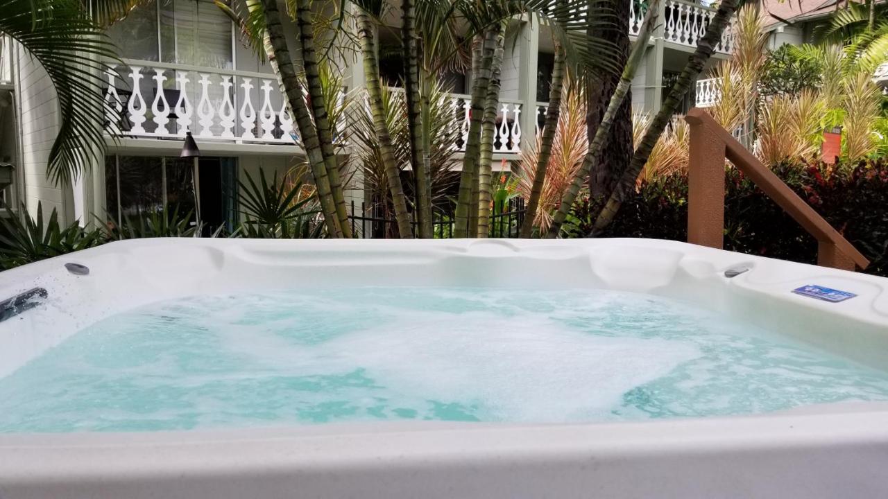 DOWNTOWN HAWAIIAN PARADISE CONDO with Hot Tub, Pool & Beach - Kona Islander Inn - B&B