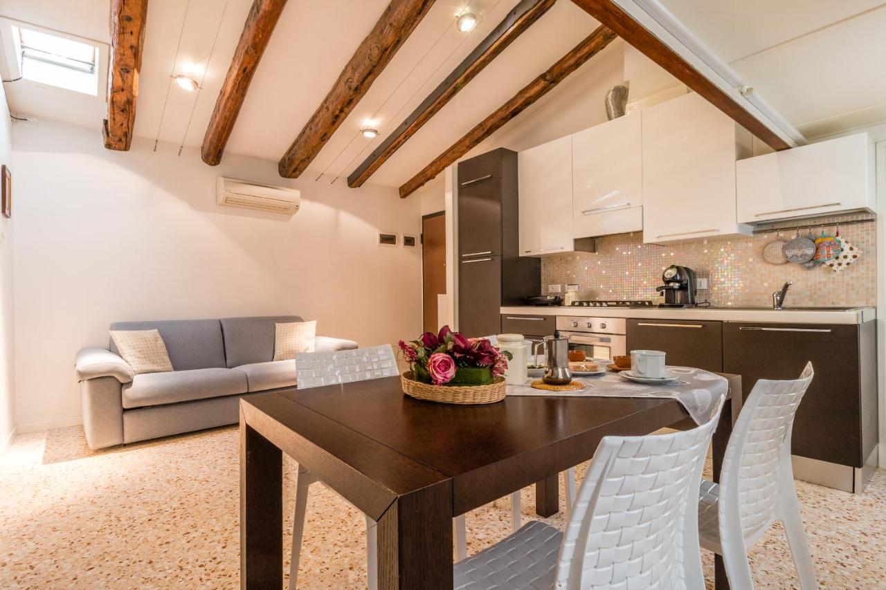 Corderie de la Tana Biennale Exhibition @Arsenale - B&B Venezia