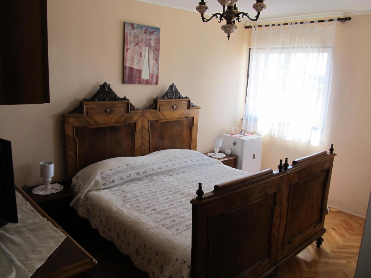 Habitación Doble con baño y balcón compartidos
