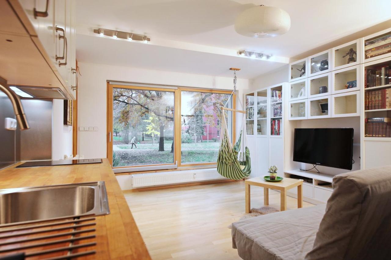 One-Bedroom Apartment with A/C