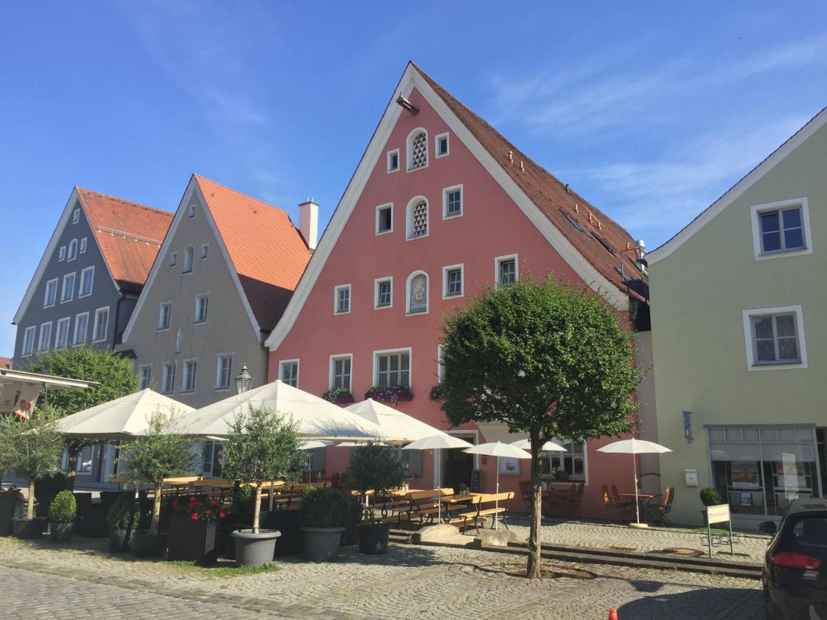 B&B Berching - Hotel-Gasthof Blaue Traube e.K. - Bed and Breakfast Berching