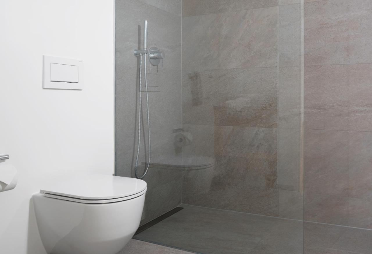 Appartamento al 2° Piano con 2 Camere da Letto, Balcone e Vista Cervino