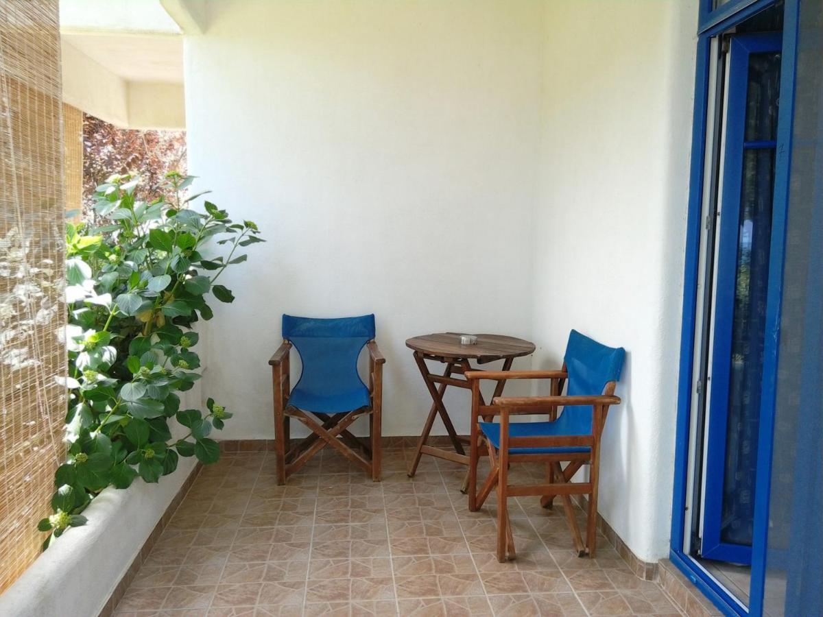 Studio with Side Sea View ( 2 adults)