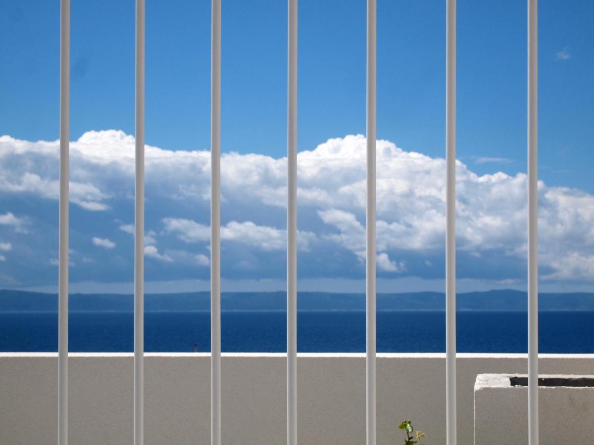 Deluxe One-Bedroom Apartment with Sea View