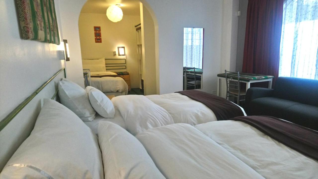 Vierbettzimmer mit Bad