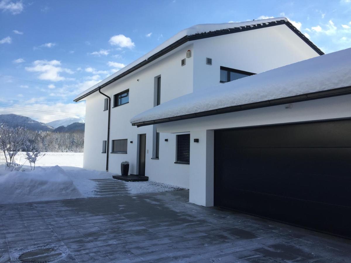 Ferienwohnung Black White - Ferienwohnung Raubling