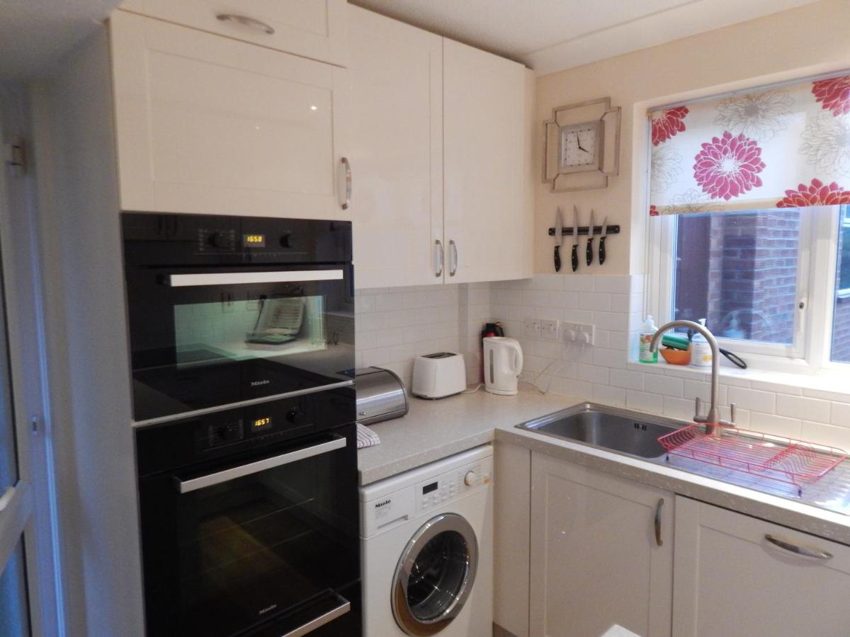 Spacious 3 BDR house with parking-Families-Corporate groups by Orbitat Accommodations - B&B Cambridge