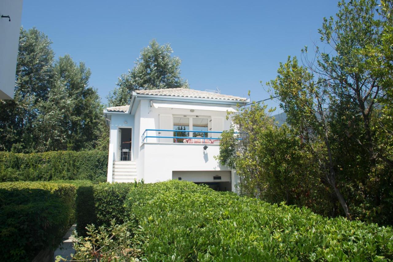 B&B Platanidia - Romantic Seafront Studio - Dream Garden - Bed and Breakfast Platanidia